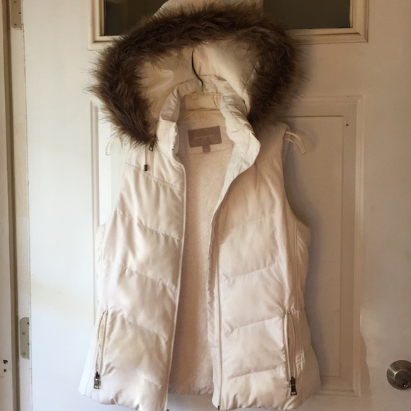 Banana Republic Jackets & Blazers - Banana Republic Sleeveless Vest